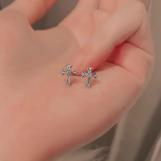 丹琴 【花蕾闪钻】十字架甜酷小众设计感轻奢高级感耳饰个性简约小巧配饰潮#好运 铜/锆石 耳钉 男女同款情侣款