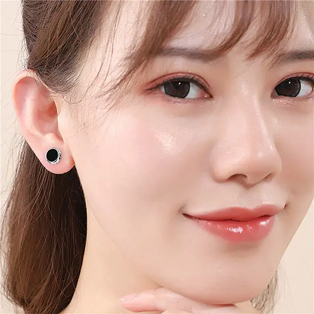 丹琴 【六字真言】潮男嘻哈耳饰高级感痞帅个性黑色圆形蕴含禅意奥妙 合金 耳钉 男女同款情侣款
