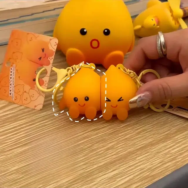 丹琴 [相吸火苗]呆萌小火人磁吸钥匙扣可爱精灵火苗书包背包挂饰玩偶公仔 硅胶/磁铁 挂件 男女同款情侣款
