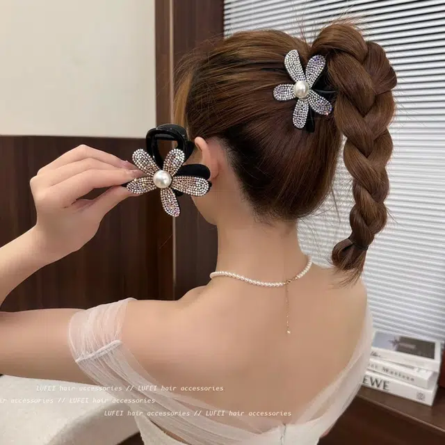 丹琴 高级感珍珠水钻花朵小抓夹女后脑勺盘发半扎中号鲨鱼夹 发夹 女款