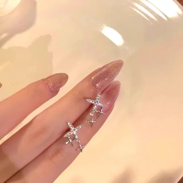 丹琴 轻奢四芒星 精致星星小众设计感气质高级感独特小巧简约百搭 合金 耳钉 女款