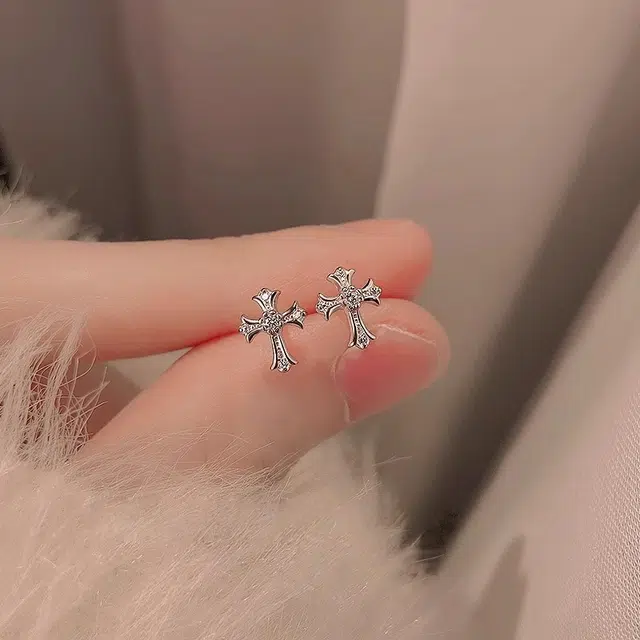丹琴 【花蕾闪钻】十字架甜酷小众设计感轻奢高级感耳饰个性简约小巧配饰潮#好运 铜/锆石 耳钉 男女同款情侣款