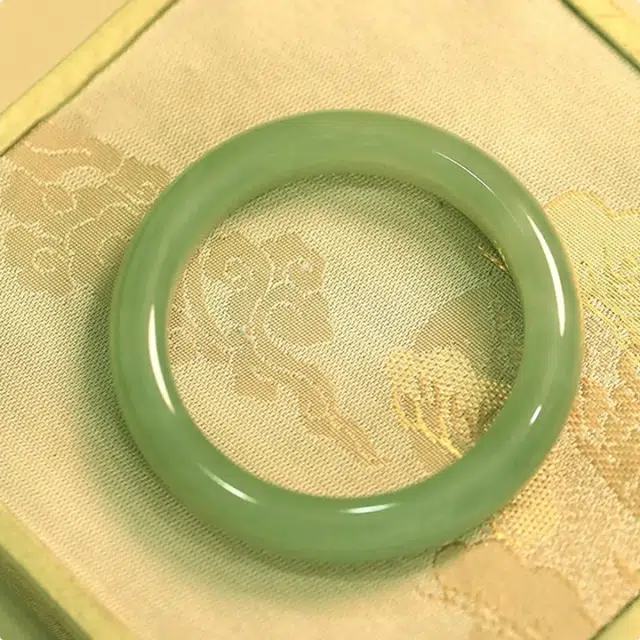 翠匠人 新中式 国潮古风 温润优雅端庄 简约轻奢精致 小众设计 和田玉 手镯 女款 青白玉 送 男 女朋友 七 夕礼 物 礼盒包装