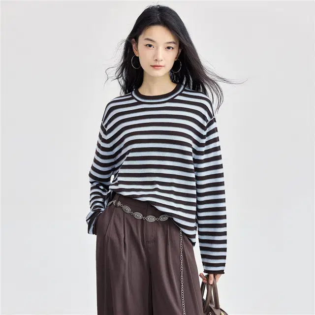 佐丹奴 条纹宽松圆领套头舒适针织衫 女款