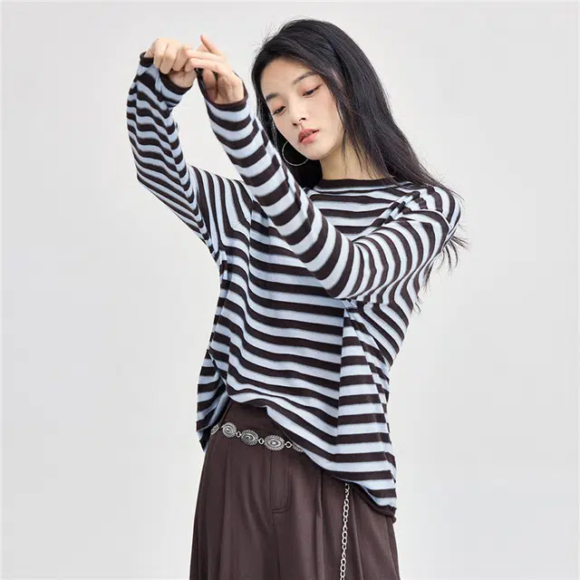 佐丹奴 条纹宽松圆领套头舒适针织衫 女款