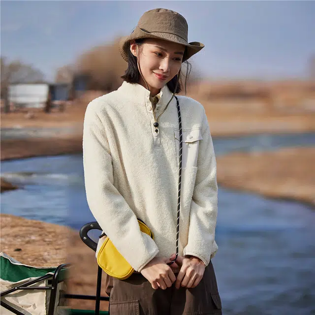 佐丹奴 厚款保暖针梭织拼接口袋立领舒适卫衣 女款