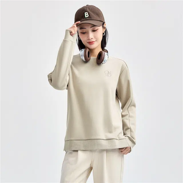 佐丹奴 加绒保暖字母刺绣针织圆领套头长袖卫衣 女款