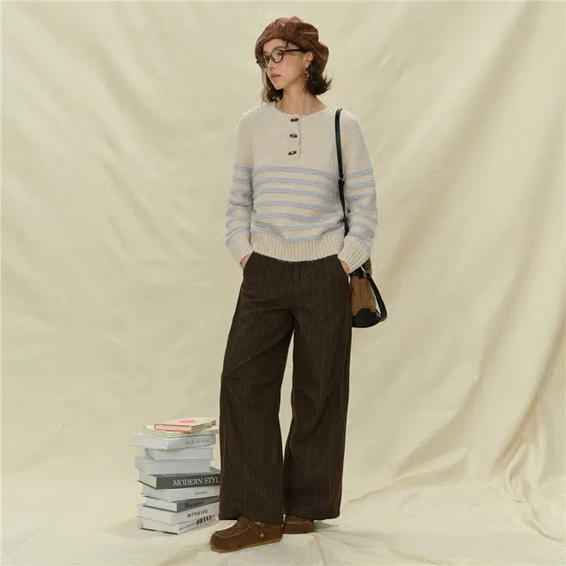佐丹奴 条纹圆领牛角扣半开襟插肩毛织针织衫 女款