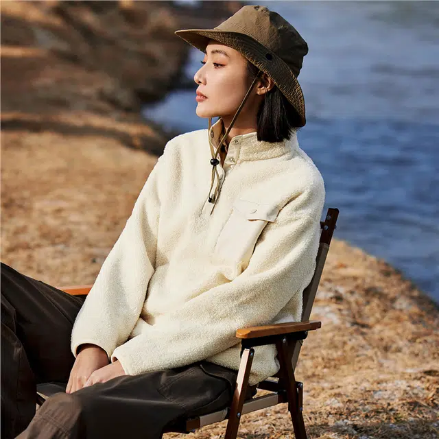 佐丹奴 厚款保暖针梭织拼接口袋立领舒适卫衣 女款