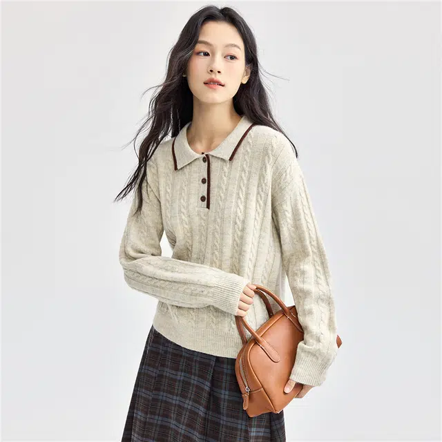 佐丹奴 肌理感绞花撞色边翻领毛织半开襟长袖针织衫 女款