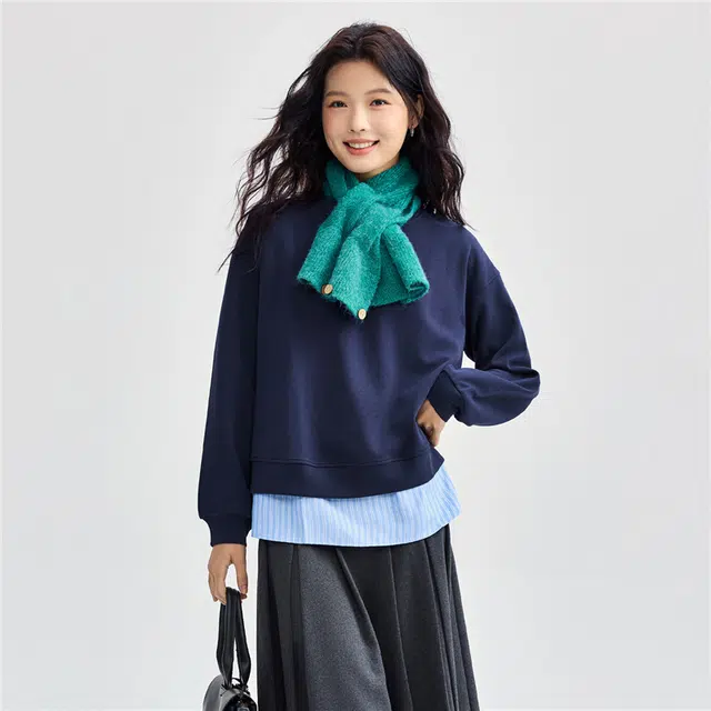 佐丹奴 减龄设计假两件梭织拼接条纹圆领套头卫衣 女款 深宝蓝