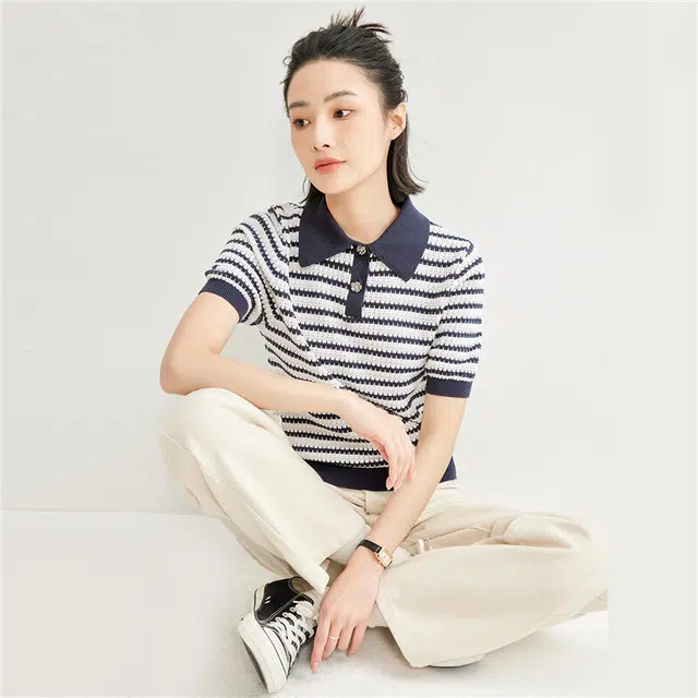 佐丹奴 舒适简约气质休闲针织衫 女款 宝蓝金银丝间白条纹