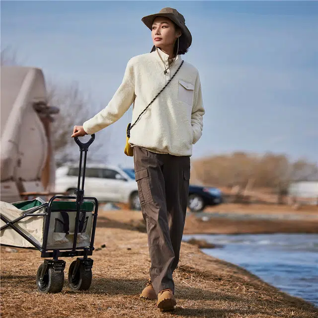 佐丹奴 厚款保暖针梭织拼接口袋立领舒适卫衣 女款