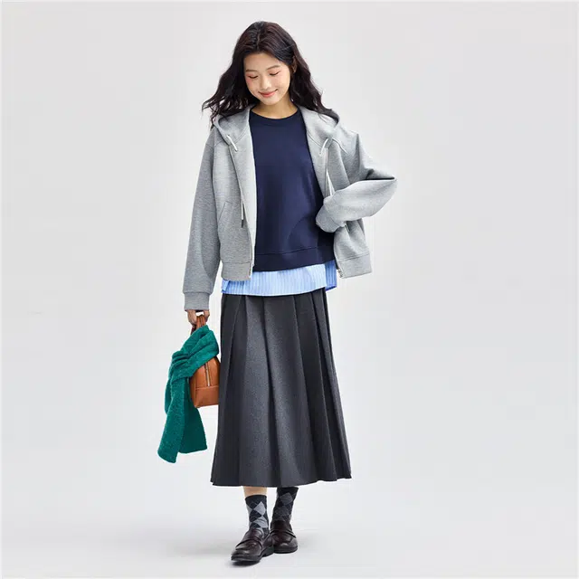 佐丹奴 减龄设计假两件梭织拼接条纹圆领套头卫衣 女款 深宝蓝