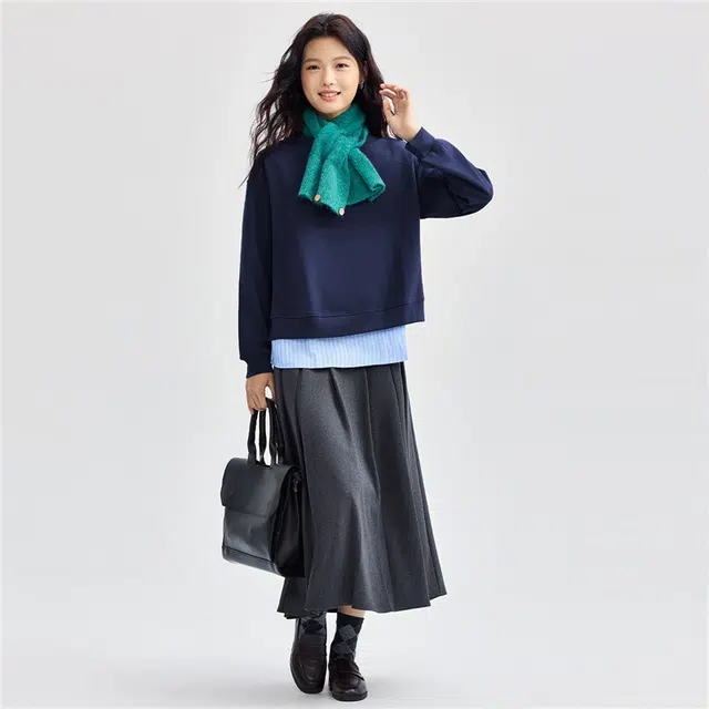 佐丹奴 减龄设计假两件梭织拼接条纹圆领套头卫衣 女款 深宝蓝