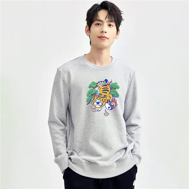 佐丹奴 太极老虎国潮风印花圆领长袖套头卫衣 男款
