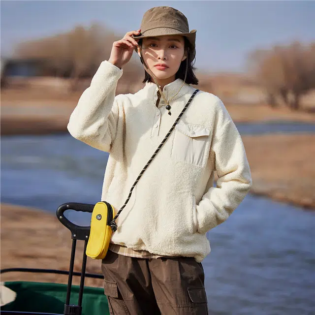 佐丹奴 厚款保暖针梭织拼接口袋立领舒适卫衣 女款