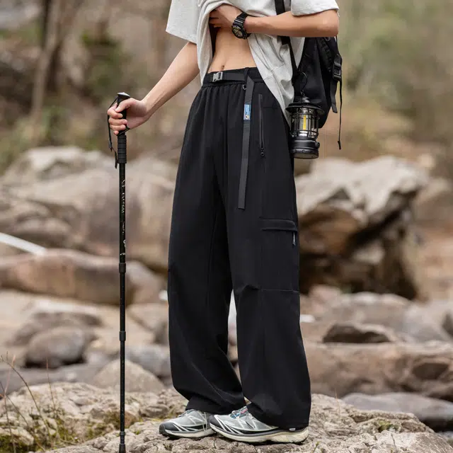 曼城 美式复古潮流高街冰丝速干运动户外机能防水宽松休闲百搭伞兵裤可调节腰带透气冰感直筒垂感拖地工装裤 男女同款