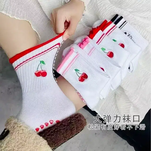 普鲁士多特蒙德 舒适樱桃可爱时尚防滑保暖吸汗耐磨中筒袜 女款 组合装