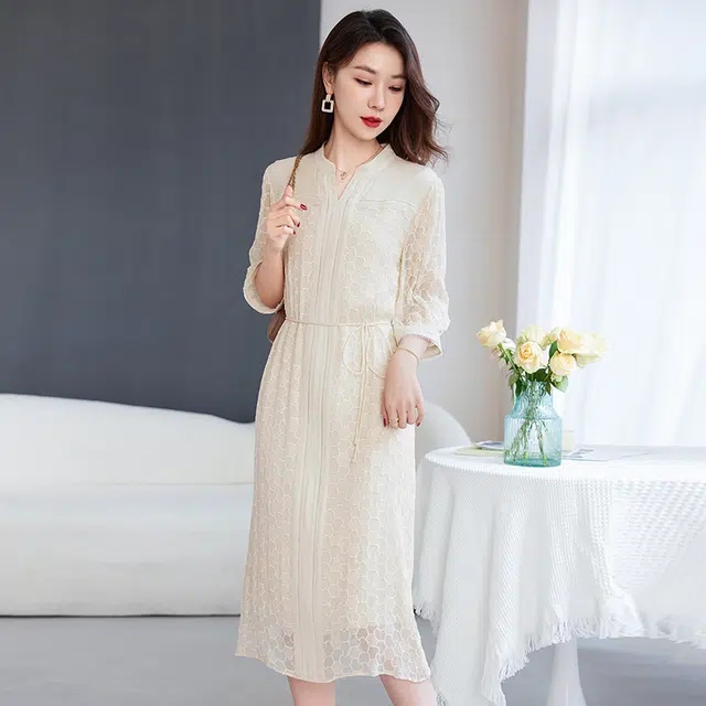 水墨佳人 桑蚕丝绣花时尚中长短袖连衣裙 女款