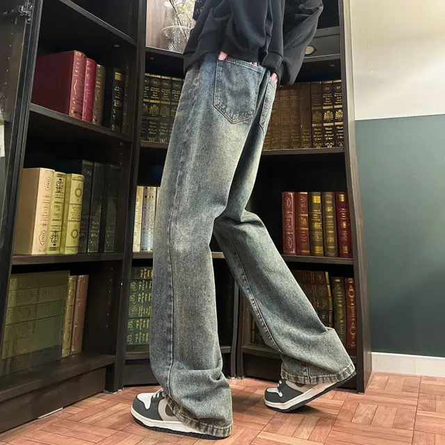 快鱼 经典美式微喇弯刀街头氛围慵懒感复古水洗高端无性别主义日常休闲通勤直筒百搭宽松休闲时尚牛仔裤 男女同款