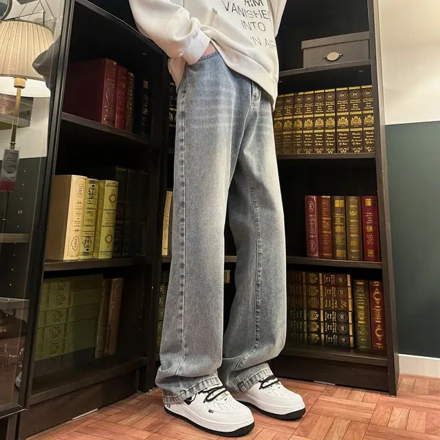 快鱼 经典美式微喇弯刀街头氛围慵懒感复古水洗高端无性别主义日常休闲通勤直筒百搭宽松休闲时尚牛仔裤 男女同款