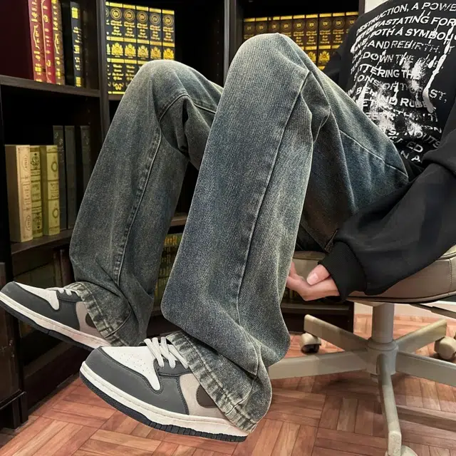 快鱼 经典美式微喇弯刀街头氛围慵懒感复古水洗高端无性别主义日常休闲通勤直筒百搭宽松休闲时尚牛仔裤 男女同款
