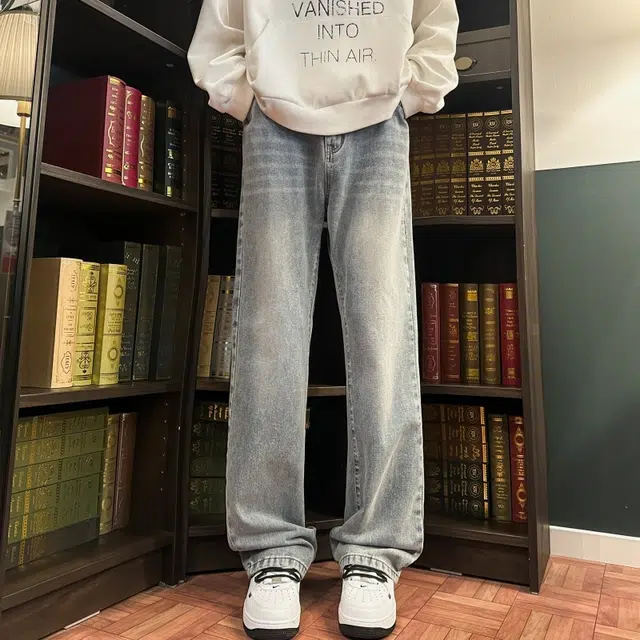 快鱼 经典美式微喇弯刀街头氛围慵懒感复古水洗高端无性别主义日常休闲通勤直筒百搭宽松休闲时尚牛仔裤 男女同款