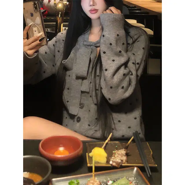 梨九九 千金风上衣小众蝴蝶结波点开衫针织衫 女款
