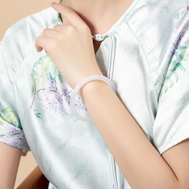 老凤祥 灵动优雅 温润柔和 温婉显气质 古风旗袍汉服搭配#好运 玉髓 手镯 女款