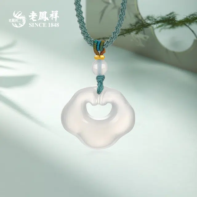 老凤祥 祥云锁东方古韵文化设计元素 寓意好运平安 时尚大方 简约百搭 玉髓 项链 男女同款情侣款