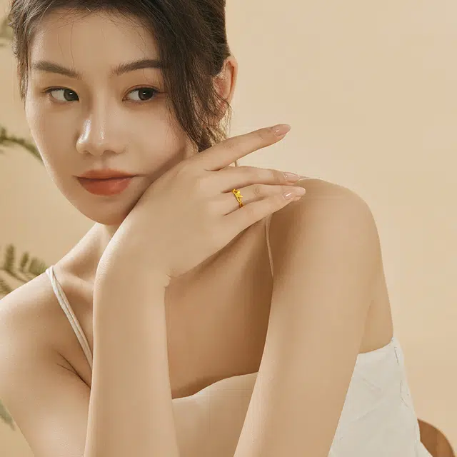 老凤祥 磨砂蝴蝶 足金 按克计价 黄金戒指 女款