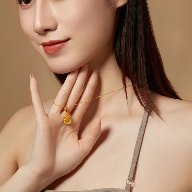 老凤祥 镂空浪纹葫芦吊坠 足金 按克计价 黄金项链 女款