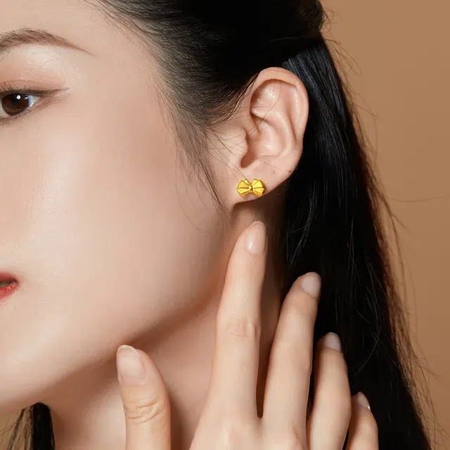 老凤祥 在逃公主磨砂蝴蝶结耳饰 甜美轻奢精致少女优雅典雅气质养耳洞 足金 按克计价 耳钉 女款