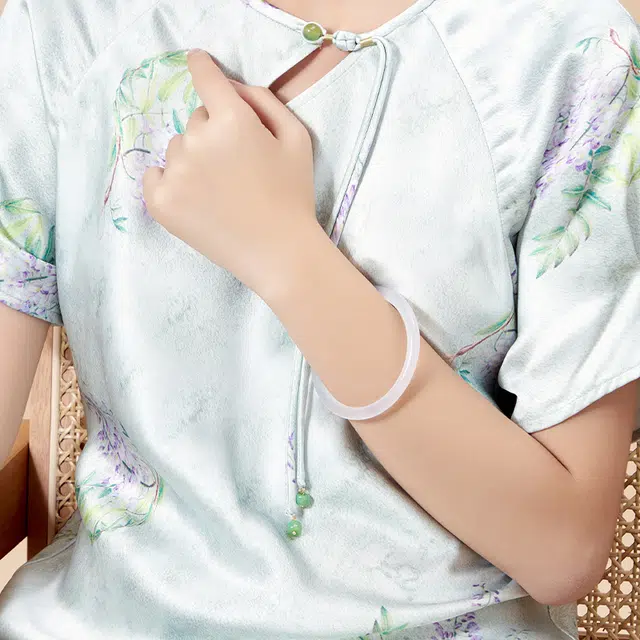 老凤祥 灵动优雅 温润柔和 温婉显气质 古风旗袍汉服搭配#好运 玉髓 手镯 女款