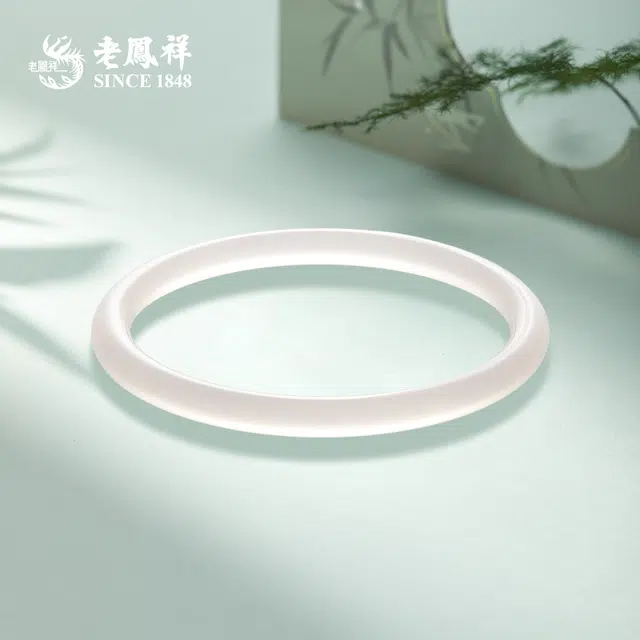 老凤祥 灵动优雅 温润柔和 温婉显气质 古风旗袍汉服搭配#好运 玉髓 手镯 女款