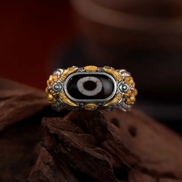 925