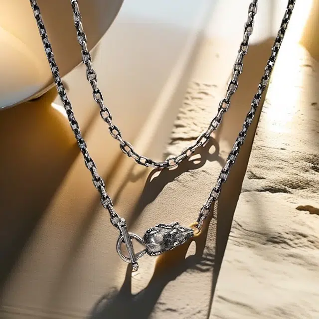 925