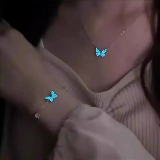 925