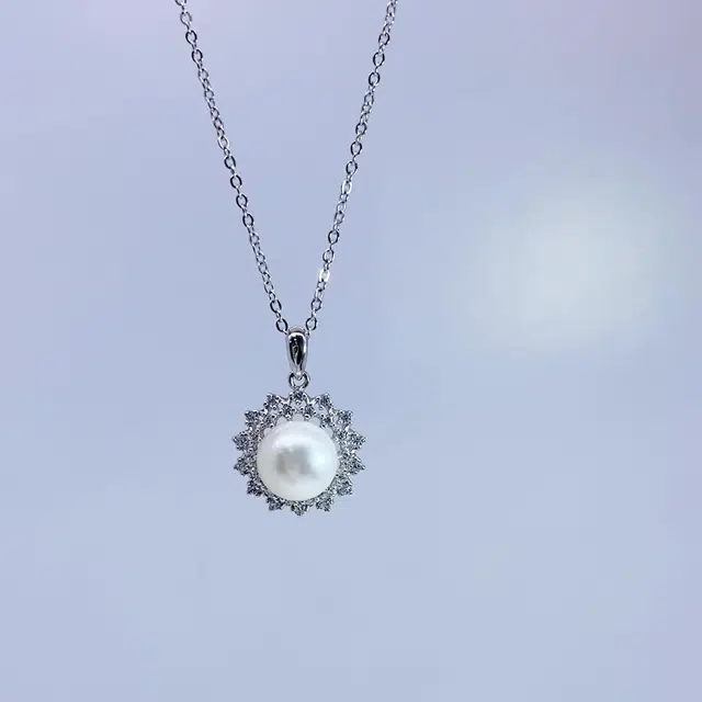 925