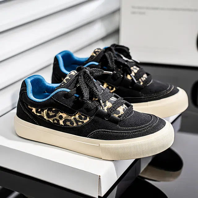 URBAN AUTHENTIC