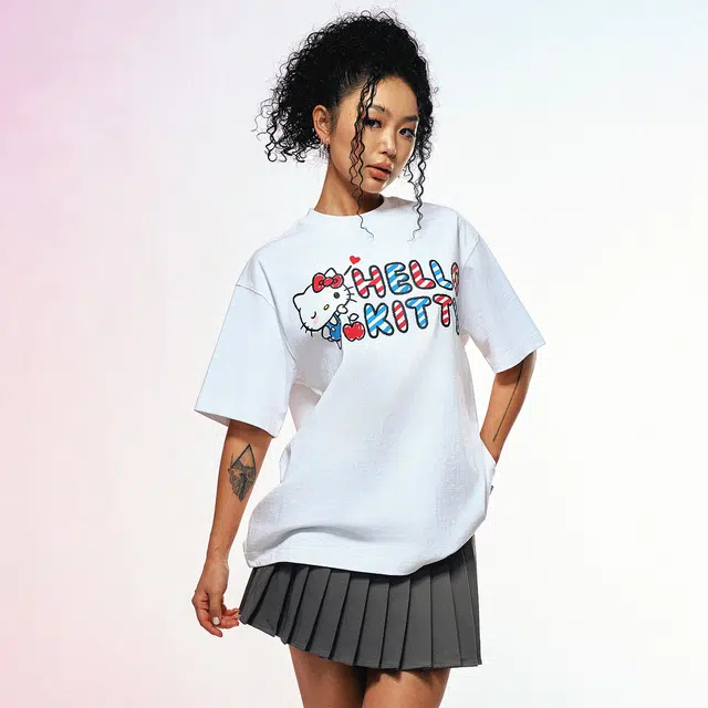 WHOOSIS HELLO KITTY kissT