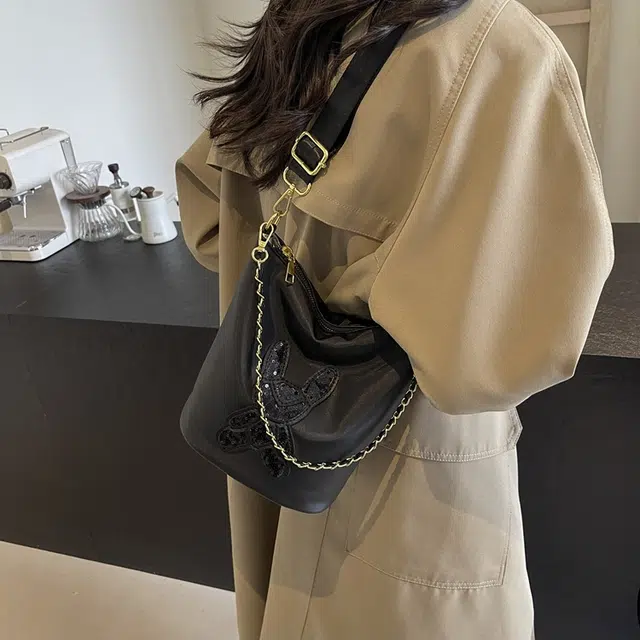 單倉 小熊百搭链条个性 尼龙布 斜挎包 女款 黑色
