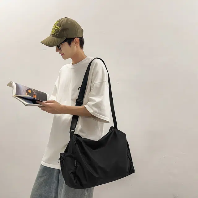 單倉 潮流干湿分离多功能手提包初高中学生大容量轻便运动训练健身斜挎包 皮膜 手拎单肩包 男女同款情侣款 黑色/深灰色