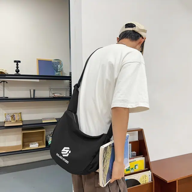 單倉 轻便个性设计感 尼龙 单肩包 男女同款情侣款 黑色/桔色/卡其色/绿色