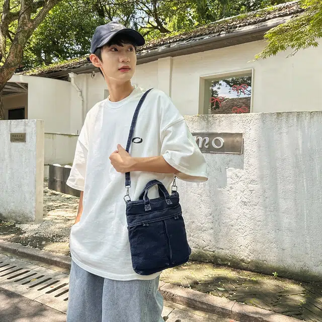 單倉 小众复古港风多用通勤出行时尚简约百搭 牛仔布 斜挎手提包 男女同款情侣款 浅蓝色/深蓝色