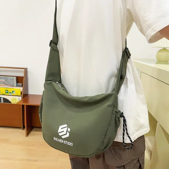單倉 轻便个性设计感 尼龙 单肩包 男女同款情侣款 黑色/桔色/卡其色/绿色