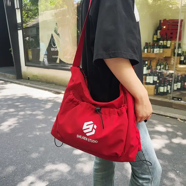 單倉 褶皱包休闲百搭通勤饺子包 尼龙布 斜挎包 男女同款情侣款 灰色/黑色/红色/卡其色