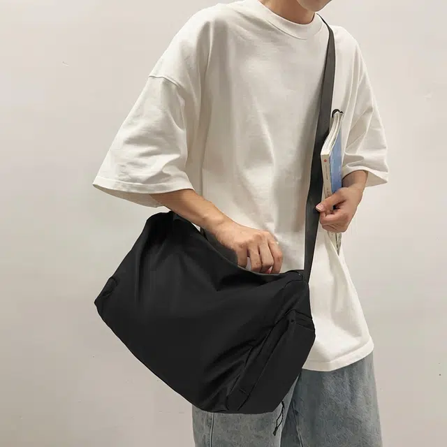 單倉 潮流干湿分离多功能手提包初高中学生大容量轻便运动训练健身斜挎包 皮膜 手拎单肩包 男女同款情侣款 黑色/深灰色