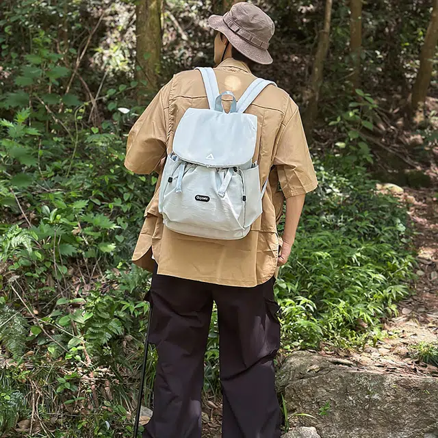 單倉 日系潮流简约小众设计感撞色轻便耐磨背包高品质学院风初高中学生大容量通勤百搭书包  尼龙 双肩包 常规 男女同款情侣款 多色